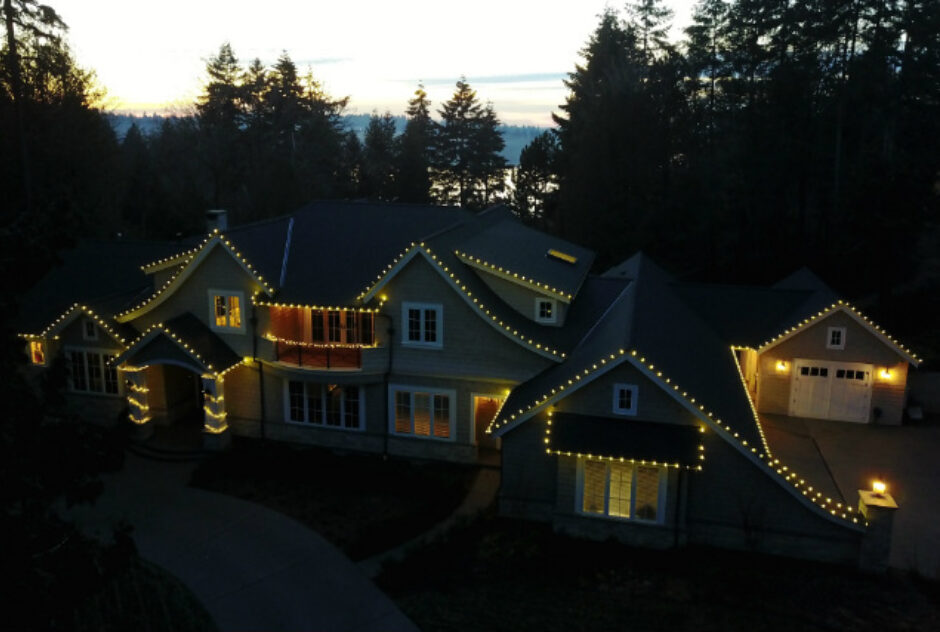  Seattle Holiday Lights Installation